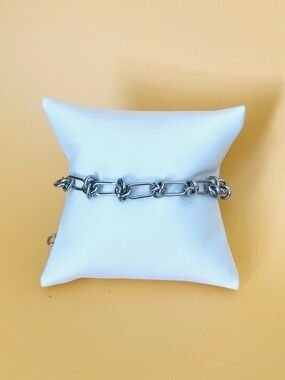 Stainless steel chain link bracelet